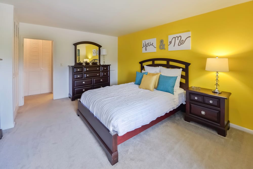 Cozy bedroom at Summit Pointe in Scranton, Pennsylvania