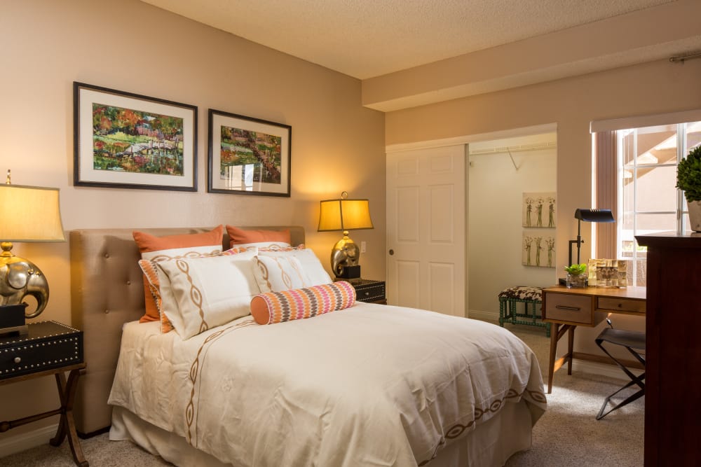 Luxury 1, 2 & 3 Bedroom Apartments & Condos in Foothill Ranch, CA