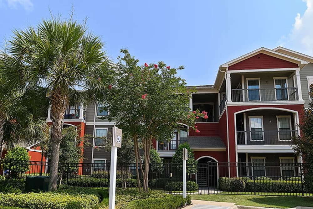 Photos of Bristol Place Apartments in Baton Rouge, LA