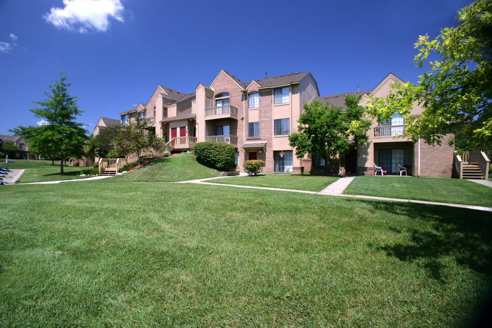 Photos of Saddle Creek Apartments in Novi, MI