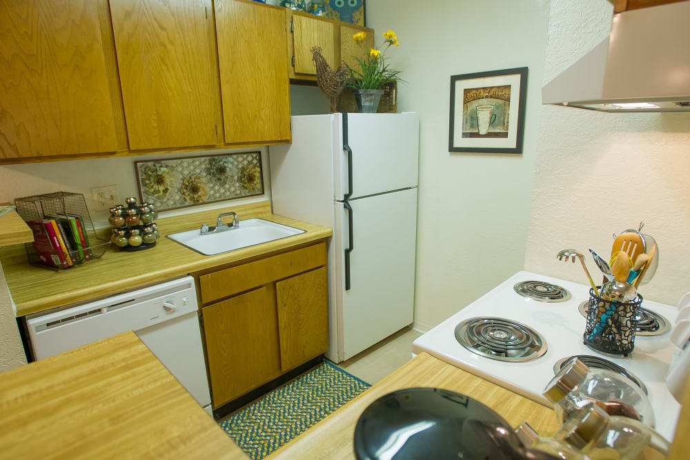 South Tulsa, OK Apartments for Rent | Country Hollow