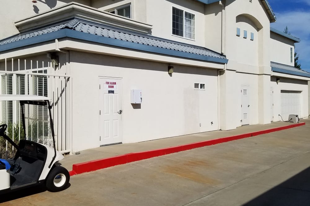 Exterior of Sundance Self Storage in Roseville, California