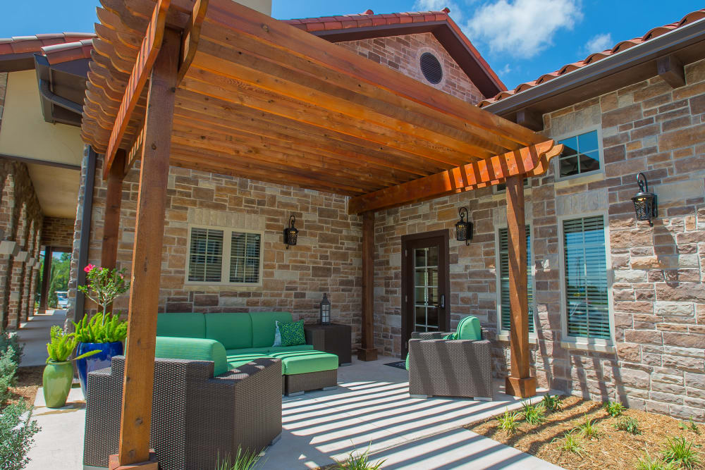 Outdoor lounge area at Tuscany Ranch in Waco, Texas