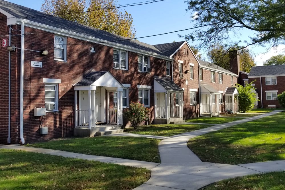 Modern apartment homes at Warner Village Apartments in Trenton, New Jersey