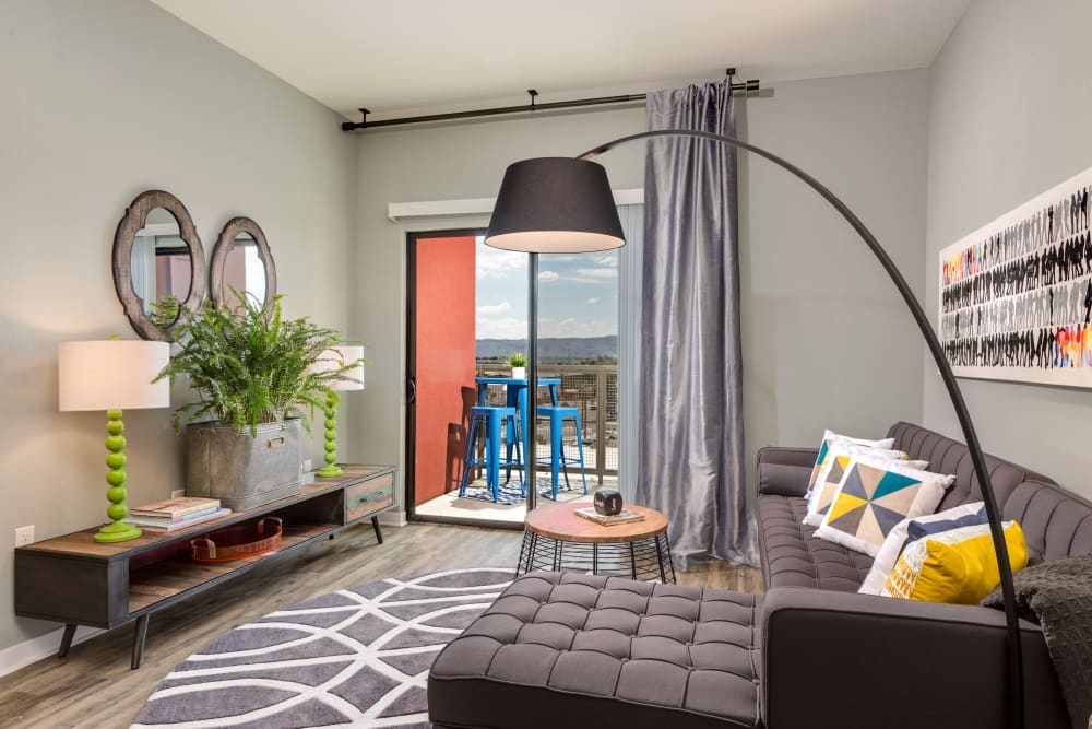 Downtown Phoenix Az Apartments W A Pool Gym Walk In Closets