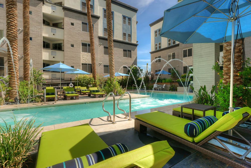 Beautiful swimming pool area at Level at Sixteenth in Phoenix, Arizona