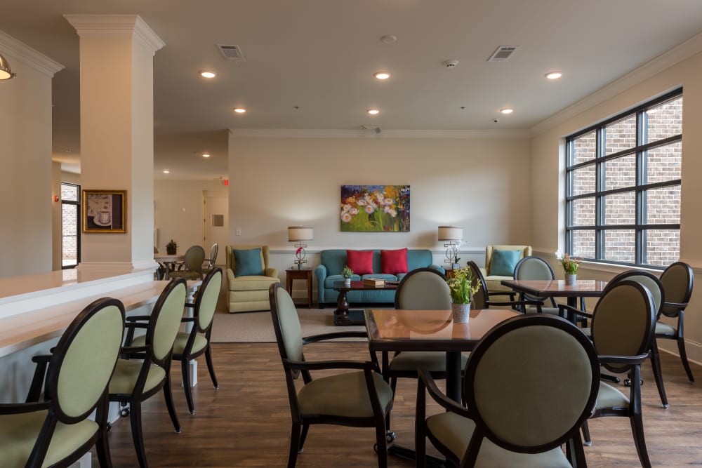 Eating area with hardwood floor at The Mansions at Alpharetta Assisted Living and Memory Care in Alpharetta, Georgia