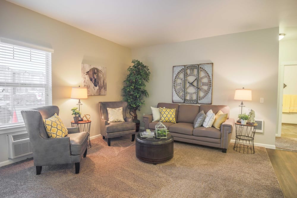 a cozy sitting area at Keizer Station Apartments in Keizer, Oregon
