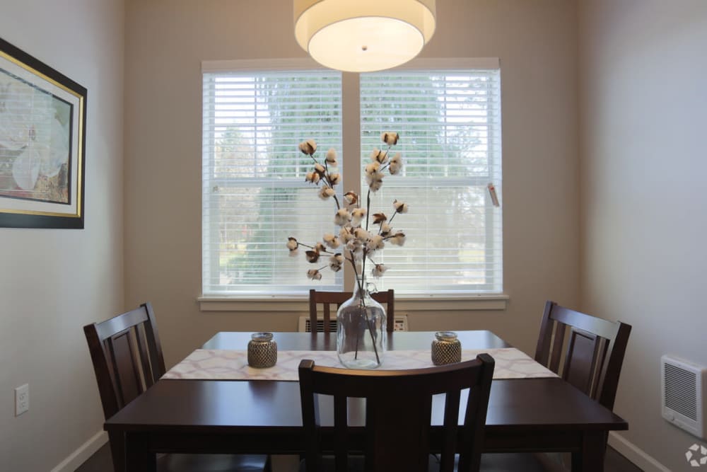 dining area at The Fairway Apartments in Salem, Oregon