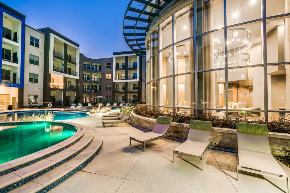Resort-style pool at Maple District Lofts in Dallas, Texas