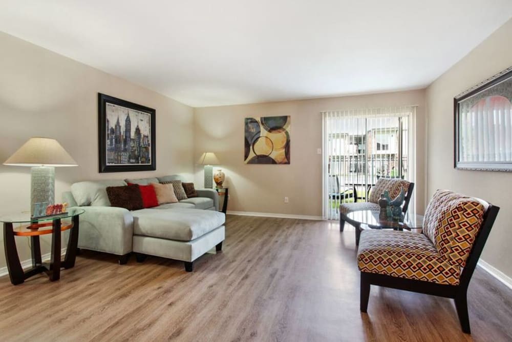 Spacious Living Room at Summerfield Apartment Homes in Harvey, Louisiana