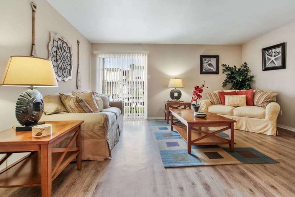 Summerfield Apartment Homes offers a Beautiful Living Room in Harvey, Louisiana