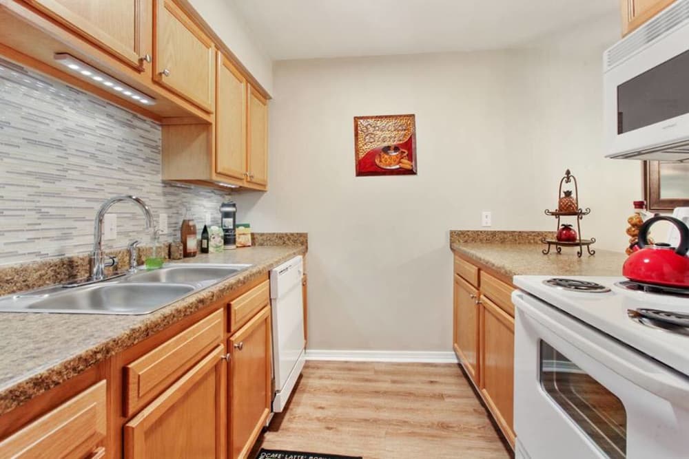 Summerfield Apartment Homes offers a Kitchen in Harvey, Louisiana