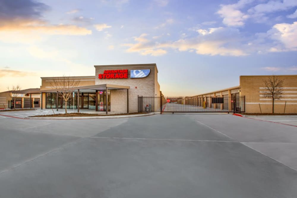 Self Storage Southeast Arlington, TX Advantage Storage Cross Heritage