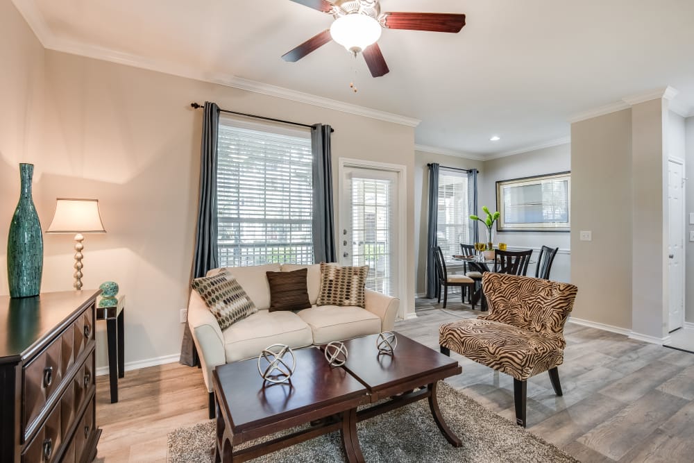 Living Room at Ravinia Apartments in Spring, Texas