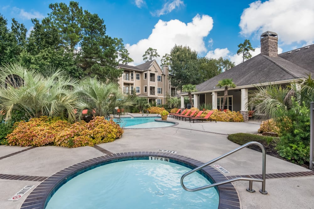 Hot Tub at Ravinia Apartments in Spring, Texas