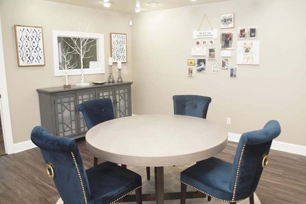 Dining room at Waterford Place in Loveland, Ohio