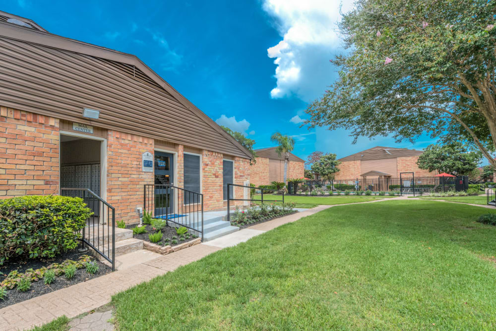 Photo Gallery of Newport Oaks Apartments in Alvin, Texas