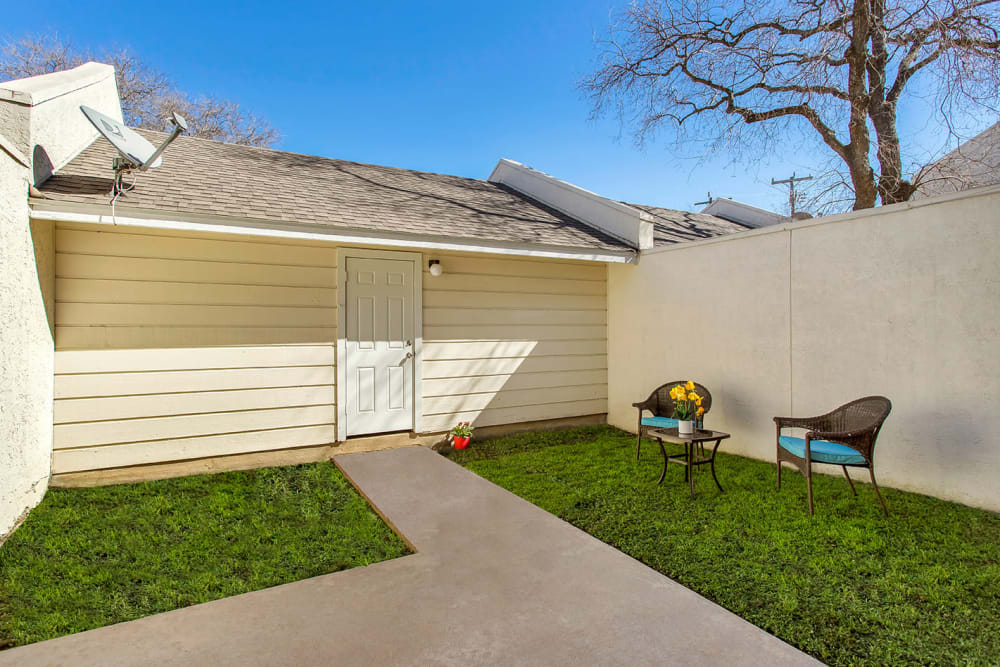 Enclosed back yard at Stoneybrook Apartments and Townhomes