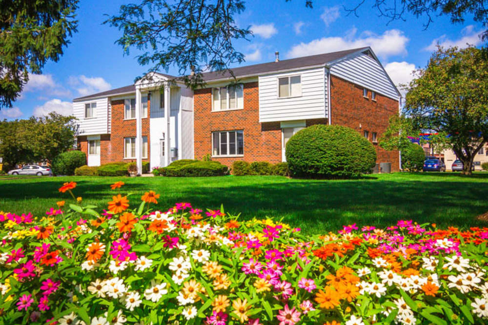 Photos of Harlo Apartments in Warren, Michigan