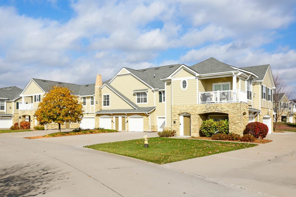 Photos of Mansions at Hemingway in Johnston, IA