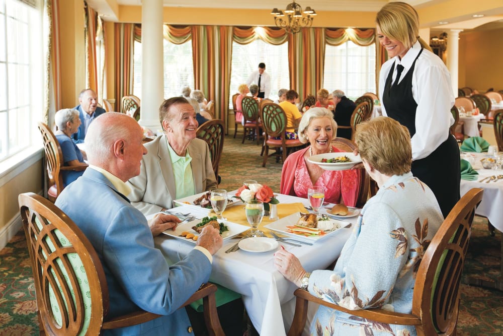Discovery Village At The Forum Senior Living Community in Ft Myers Florida Offers Gourmet Meals Included in Rent