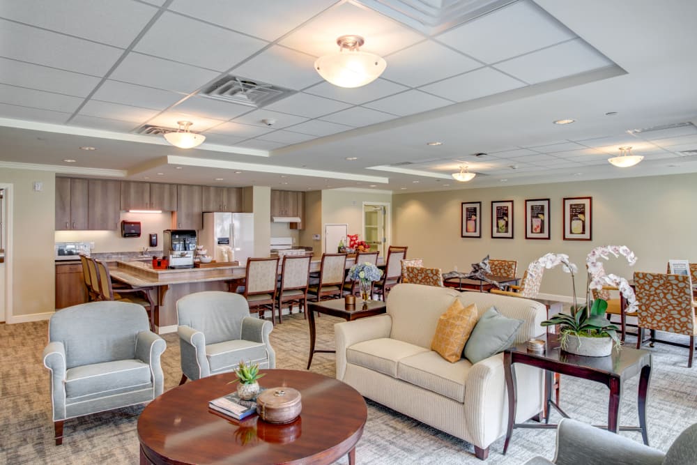 Lounge at The Village of River Oaks in Houston, Texas