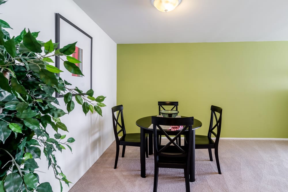 Photos of Edgewood Park Apartments in Pontiac, MI