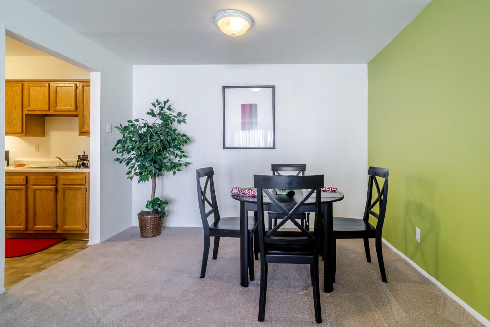 Photos of Edgewood Park Apartments in Pontiac, MI