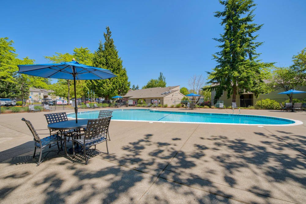 Enjoy Apartments with a Swimming Pool at Lakeside Landing Apartments in Tacoma, Washington