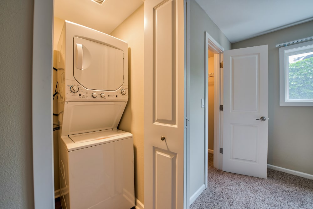 Apartments with a Washer/Dryer at Lakeside Landing Apartments in Tacoma, Washington