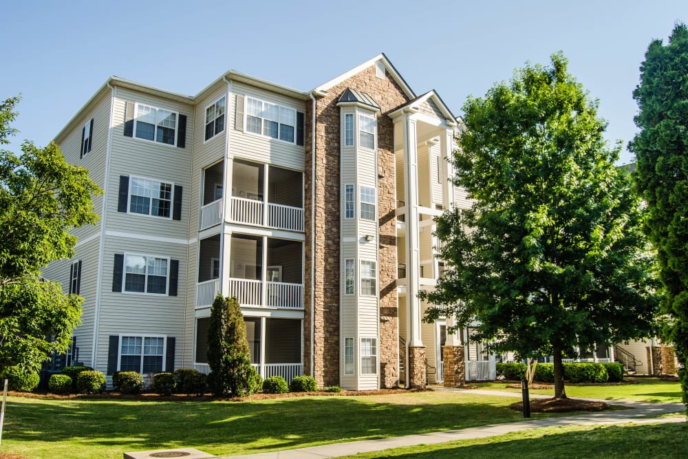 Exterior of Lullwater at Saluda Pointe's apartment building at Lullwater at Saluda Pointe in Lexington, South Carolina