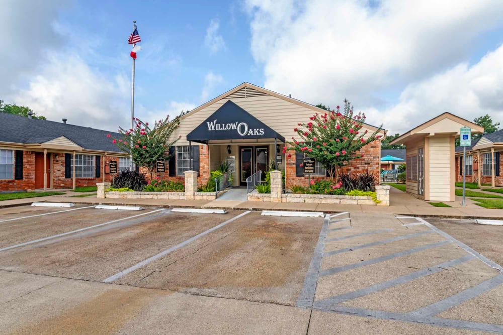 Entrance to the office at Willow Oaks Apartments in Bryan, Texas