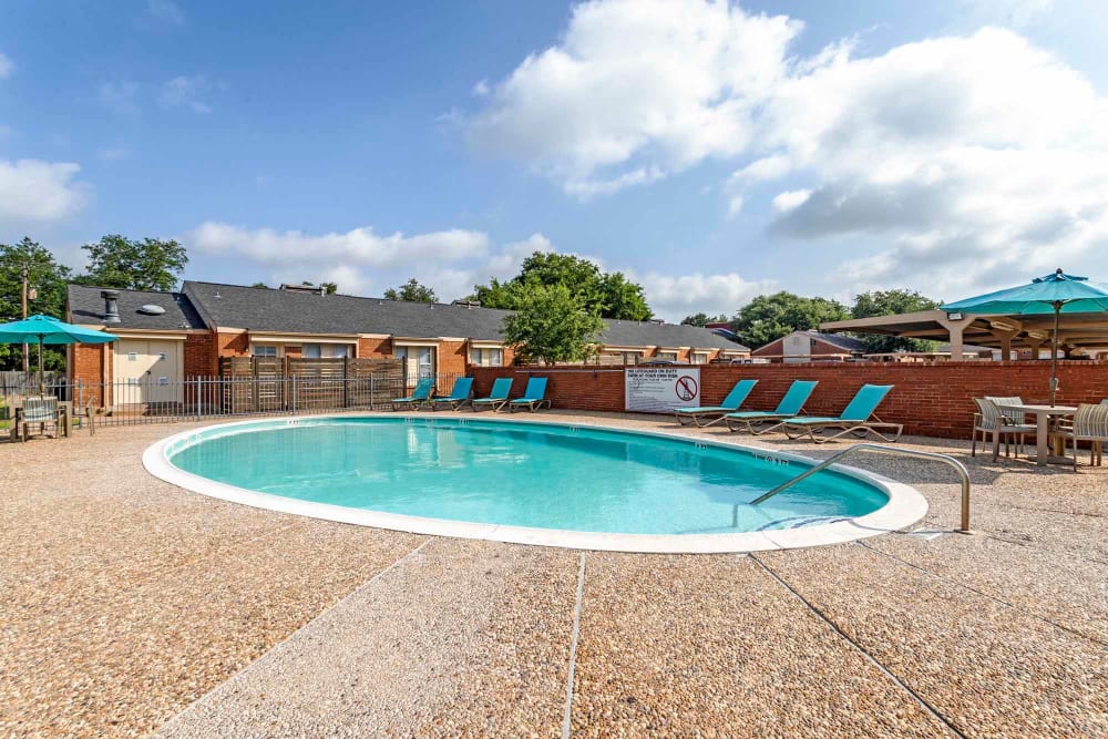 Hot tub at Willow Oaks Apartments in Bryan, Texas