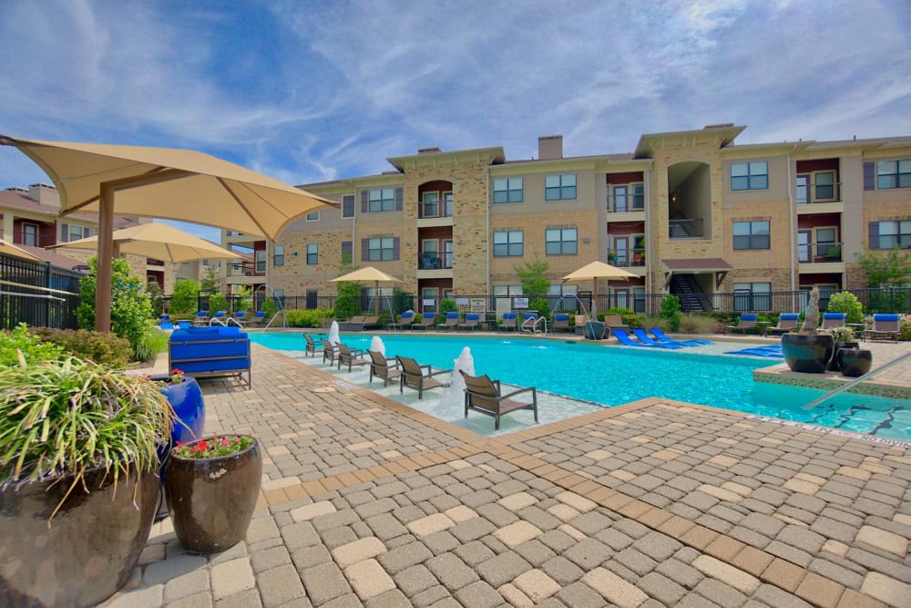 Sunny outdoor pool at The Sovereign in Fort Worth, Texas
