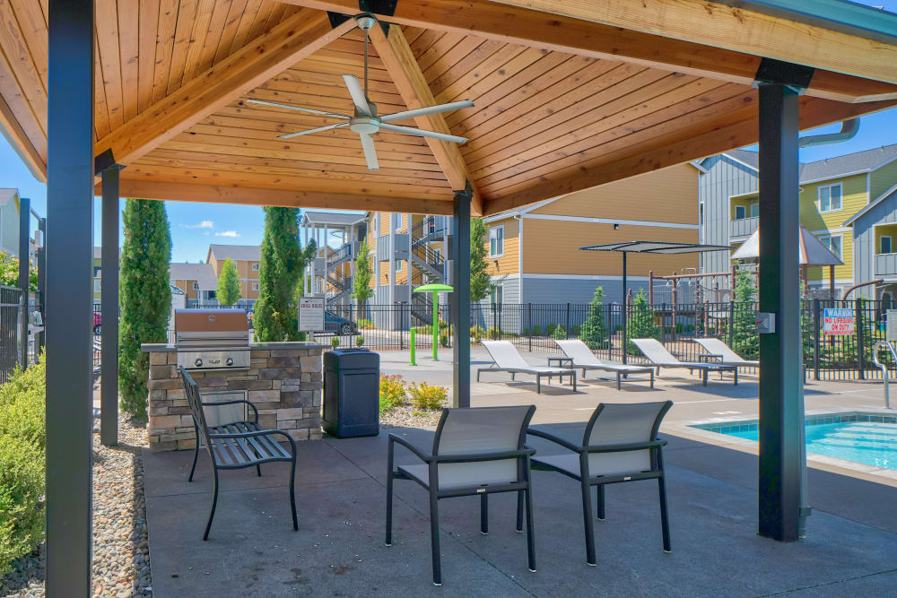 Outdoor BBQ Area at Rock Creek Commons in Vancouver, Washington