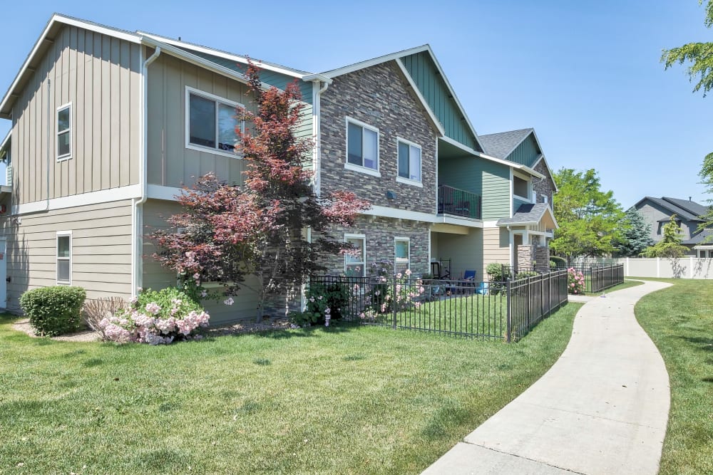 Exterior of Selway Apartments in Meridian, Idaho