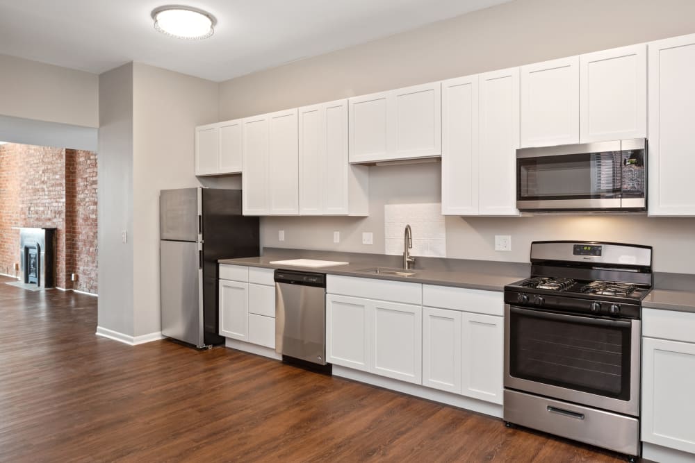 Fully equipped model kitchen at Live on 4th in Cincinnati, Ohio