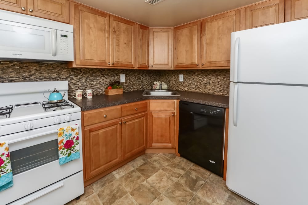 Fully-equipped model kitchen at Forge Gate Apartment Homes in Lansdale, Pennsylvania
