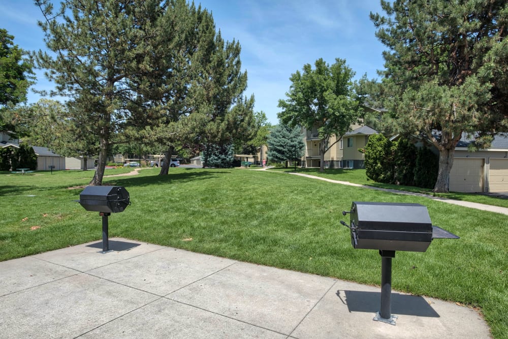 BBQ Area at Arbor Crossing Apartments in Boise, Idaho