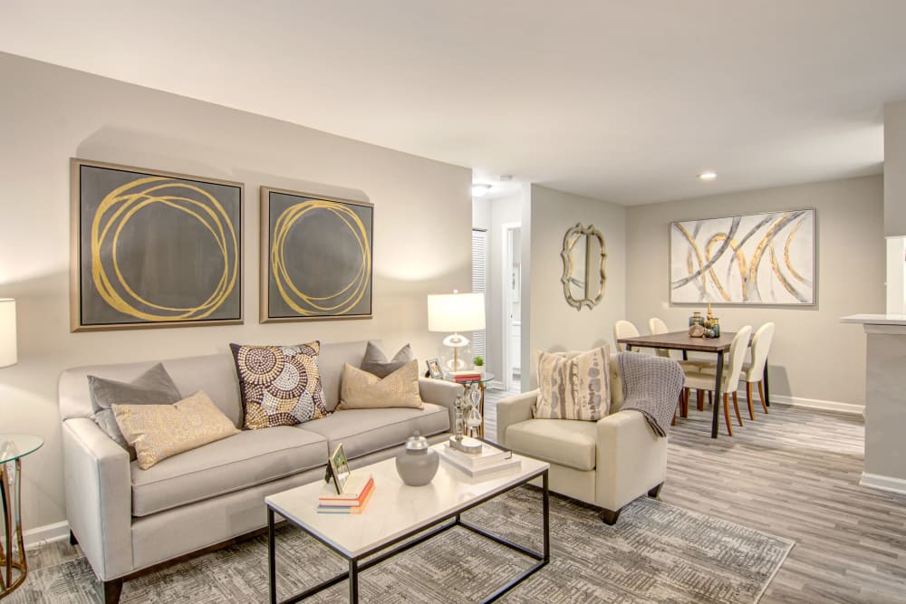 Beautiful Living Room at Hunter's Chase Apartments in Midlothian, Virginia