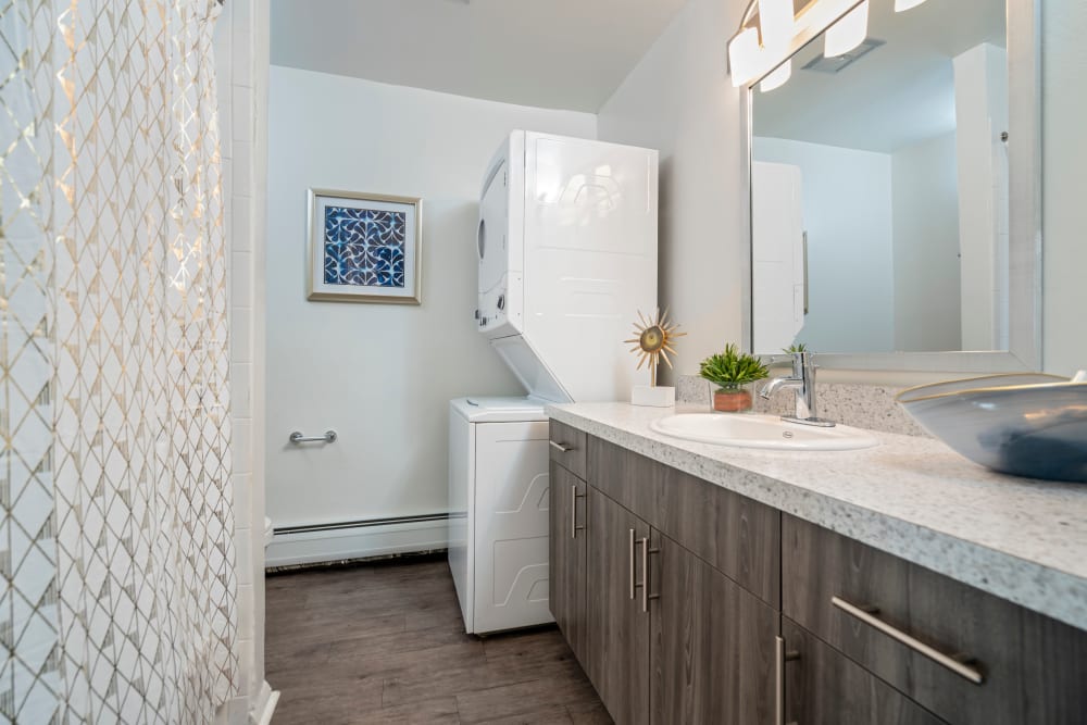 Photos of Independence Green Apartments in Farmington