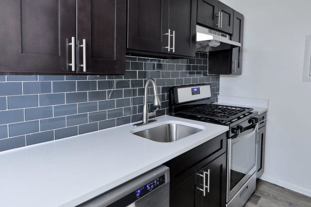 Modern Kitchen at Bennington Crossings Apartment Homes in Alexandria, Virginia