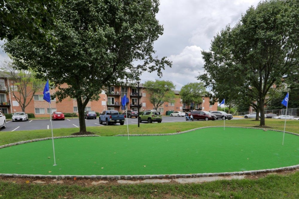 Enjoy Apartments with a Putting Green at Bennington Crossings Apartment Homes