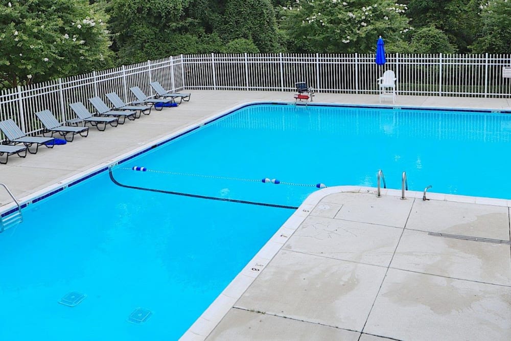 Our Apartments in Alexandria, Virginia offer a Swimming Pool