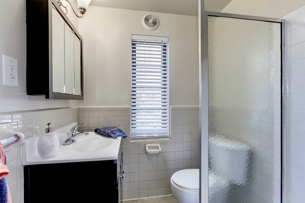Montgomery Arms Apartments renovated bathroom
