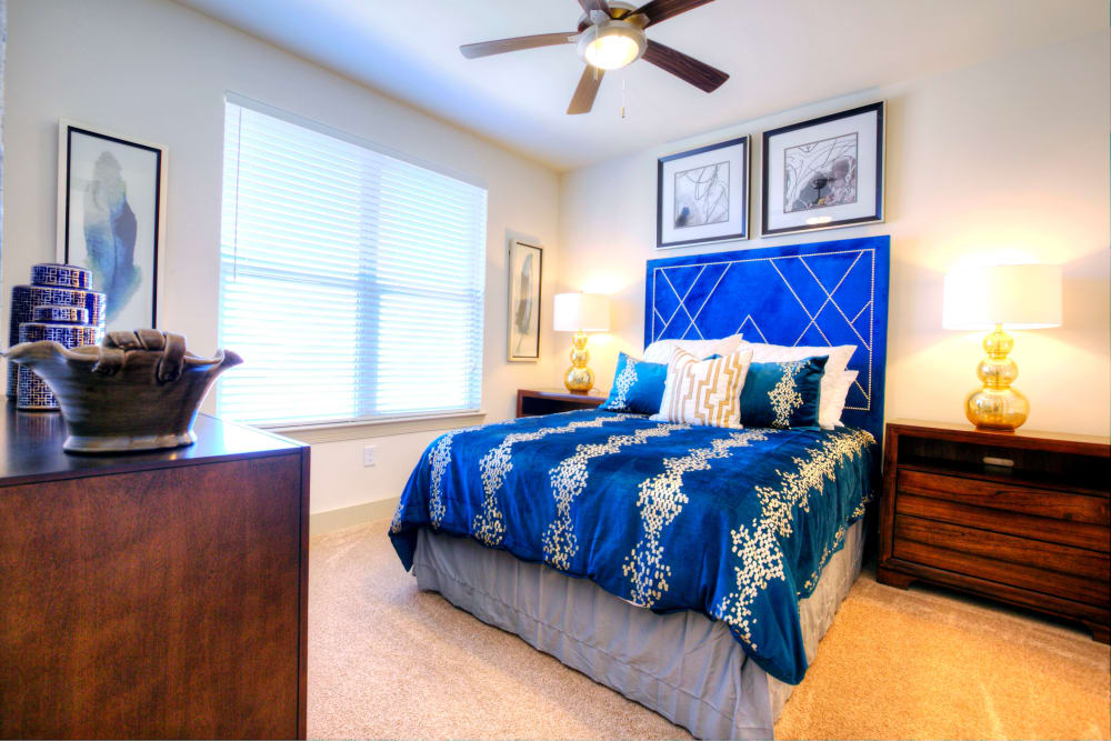 A bedroom at Watercrest at Kingwood in Kingwood, Texas