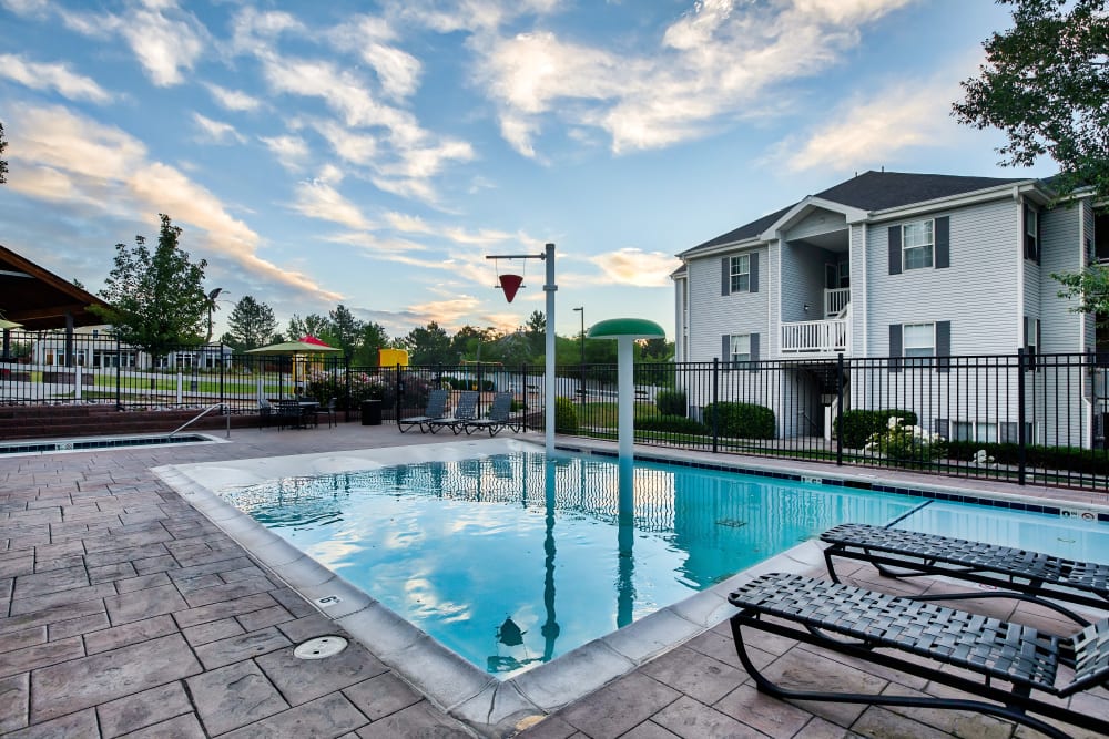 Enjoy Apartments with a Swimming Pool at Vistas at Stony Creek Apartments 