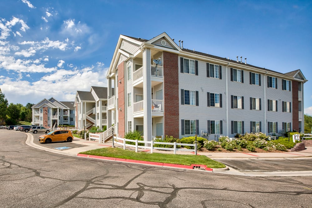 Exterior of Vistas at Stony Creek Apartments in Littleton, Colorado