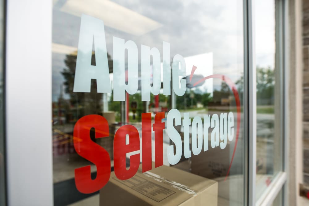 Self Storage: Apple Self Storage - Kitchener - Highland, ON